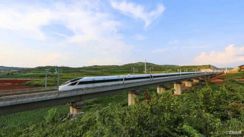 云南鐵路實施“高峰圖”服務(wù)，全力應(yīng)對超長版黃金周220萬人次客流挑戰(zhàn)